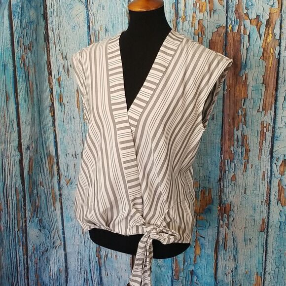 Fab'rik Sleeveless Striped Top - Picture 2 of 12
